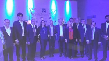 DIÁLOGO. Ducoté con la comisión directiva de Scipa. .