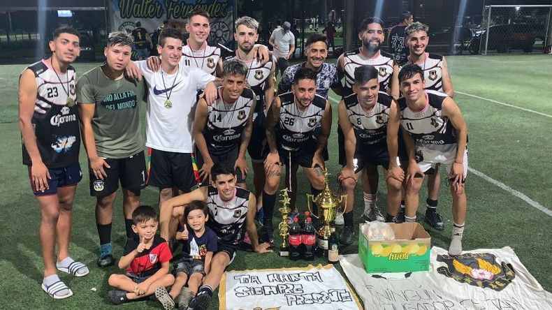 CAMPEONES. La Gloria FC se quedó con el Torneo de Verano “Campe Michelini”..