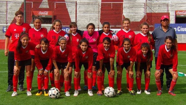 PASE. La Sub 14 de Muni Pilar sufrió para vencer por 2-1 a Racing..