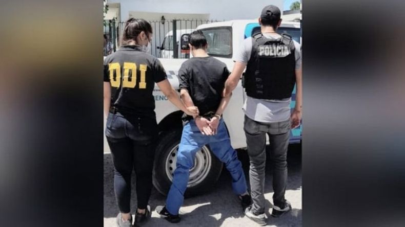 DETENIDO. El agresor tiene 30 años y se escondía en una vivienda cercana al lugar del hecho. .