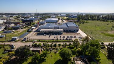 PLANTA 3. Ubicada en el Parque Industrial de Pilar, construida con los más altos estándares.