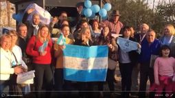 PROVIDA. Hotton, con los candidatos rodeada de pañuelos celestes..