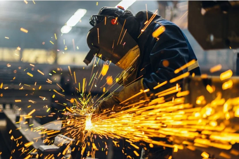 EN PICADA. La industria es el sector más golpeado por el modelo económico.