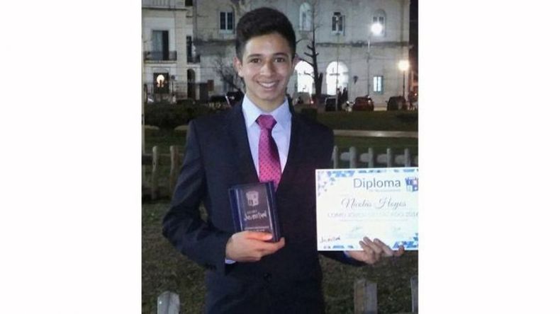 PREMIADO. El taekwondista Nicolás Hoyos recibió un reconocimiento del área de Juventud del Municipio por su “labor deportiva destacada”..