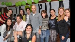 Nicolás Ducoté junto a militantes. Desde diciembre será concejal..
