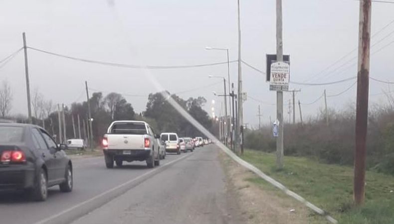 El funcionamiento del semáforo de la Ruta 25 a la altura del kilómetro 4,5 genera quejas por parte de los conductores por las largas demoras que ocasiona.&nbsp;