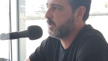EN LA RADIO. Laurent durante la entrevista en FM Plaza 92.1..