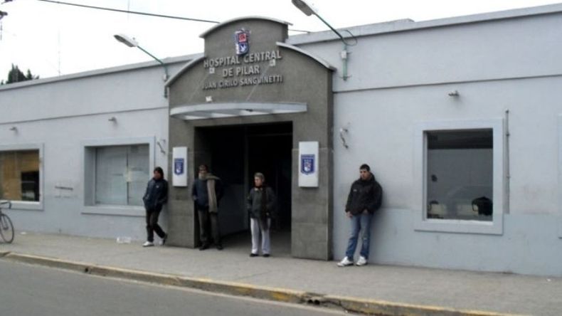 El agente atropellado fue trasladado al hospital. .
