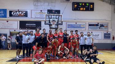 Presidente Derqui lidera la División Metropolitana con marca de 10-1.