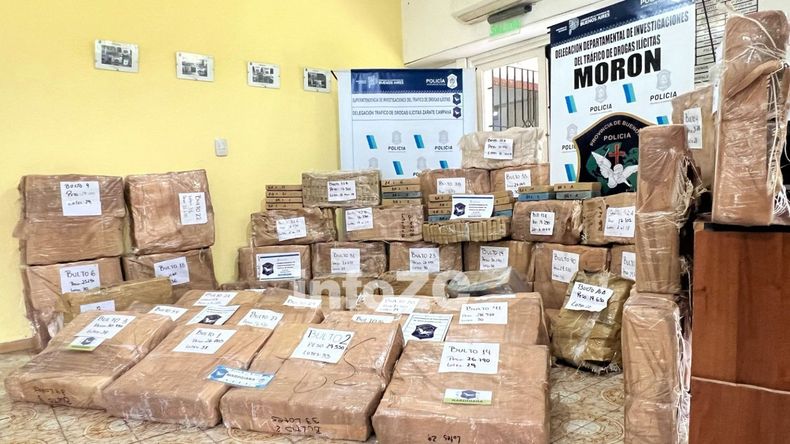 La marihuana estaba escondida en la caja del camión.