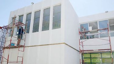 OBRAS. Trabajos en la Escuela 26, del centro, donde se vacunará desde el 28/1..