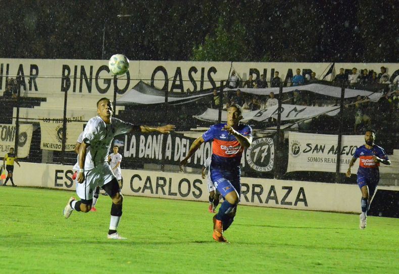 REGRESO. Tras la suspensión en Campana, Real vuelve a jugar el sábado en el Barraza.