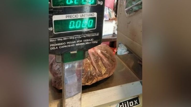 El hombre detenido tenía en su poder 220 gramos de marihuana compactada. .