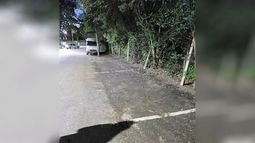 Y hablando de veredas ocupadas @pilaradiario, esto es legal @MunicipioPilar? El paseo Champagnat no solo ocupó la vereda! La asfaltó y la pintó para que estacionen los autos. Increíble. Sebastián Marquart / @Sebach18..