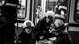 La fotógrafa Vero Carro retrató durante un año el trabajo de los Bomberos Voluntarios de Pilar.