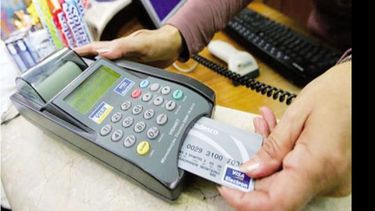 En las últimas semanas, varios comercios suspendieron las tarjetas..
