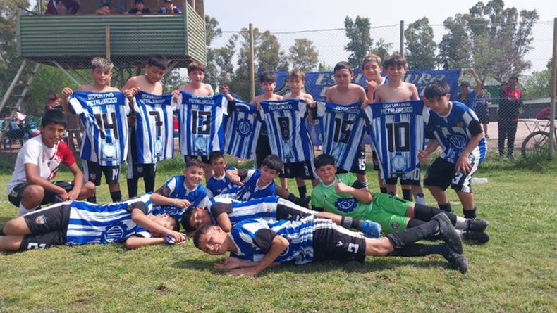 CAMPEONES 2024. La categoría 2013 de Deportivo Metalúrgico logró el título el año pasado.