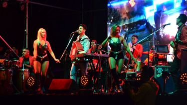 Festejo multitudinario por los 20 años del Bingo Oasis