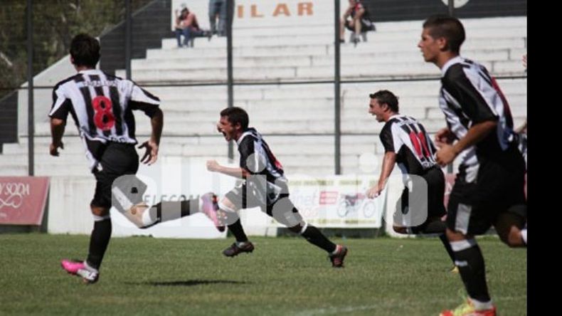 Ledesma explota tras su formidable tiro libre..