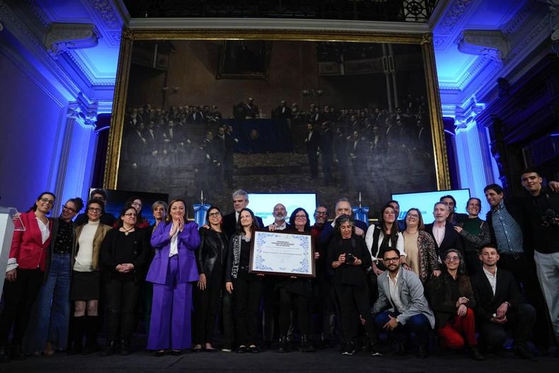 DISTINCIÓN. Autoridades de la Cámara entregaron la distinción al Equipo Argentino de Antropología Forense