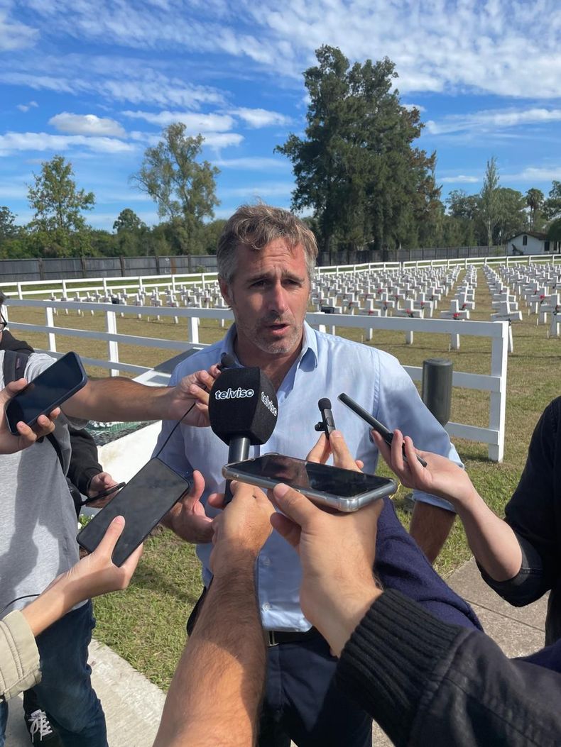 El intendente Federico Achával destacó la importancia de la causa Malvinas durante una recorrida con periodistas. 