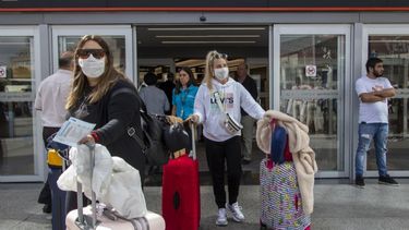 Los viajeros deberán pagar su estadía durante cuatro días en hoteles y luego completar el aislamiento en su domicilio..