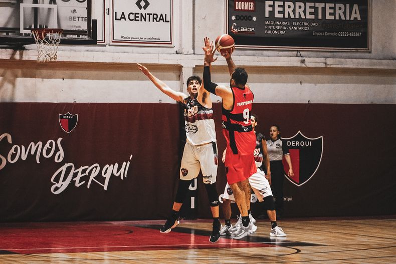 Presidente Derqui contó con una noche de 14 puntos de Héctor Martirena.