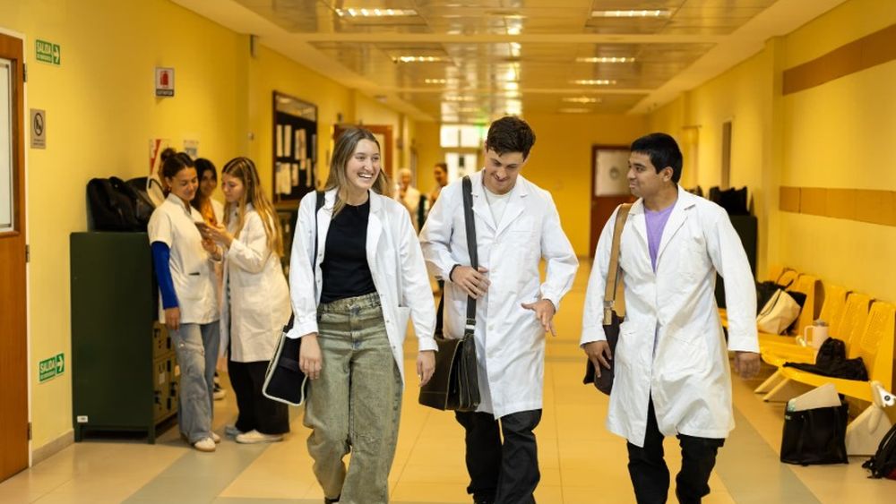 La Licenciatura en Nutrición es parte de la Facultad de Ciencias Biomédicas de la Universidad Austral, en su Campus Pilar.