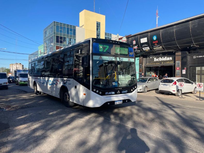 El 57 y el 176 siguen con servicio reducido.
