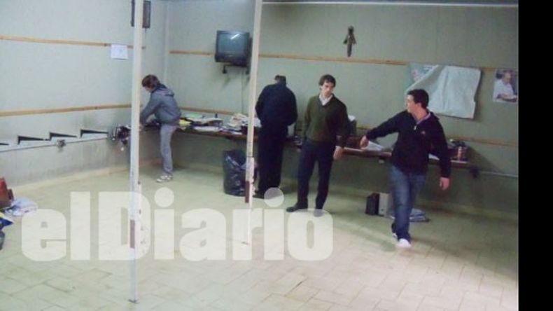 La sala de informática tenía 1,2 metros de agua..