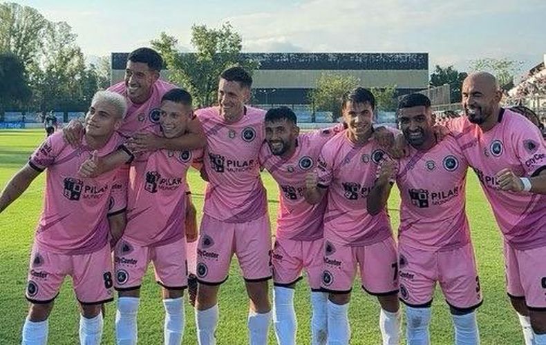 Los jugadores de Real Pilar festejan la goleada en el Barraza.&nbsp;