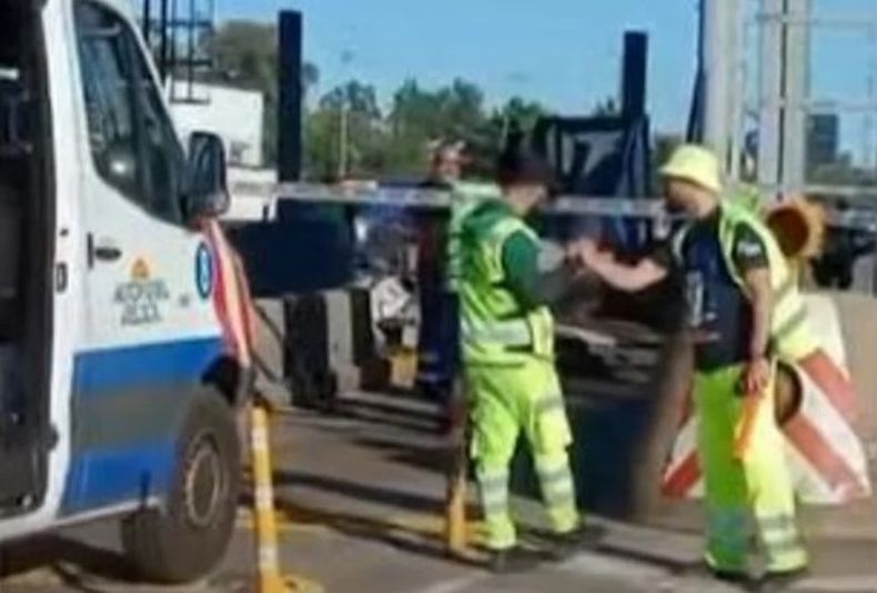 Un hombre murió al chocar con las cabinas de peaje en Panamericana.