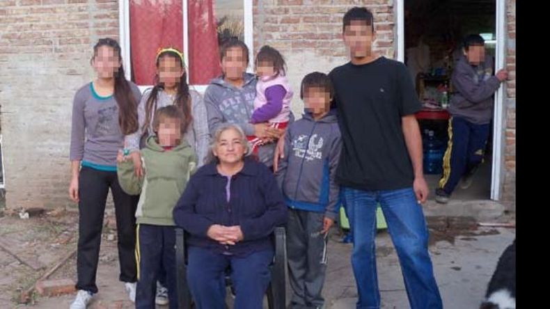 La abuela Susana quedó a cargo de los 8 hermanos. Buscan salir adelante..