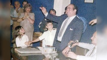 LA ÚLTIMA FOTO DE LUIS LAGOMARSINO: su jura como intendente para el período 1987-91. Fallecería solo dos días más tarde..