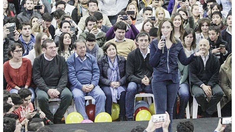 DISCURSO. Rodeada por los jóvenes militantes, Vidal llamó a creer que “sí se puede”..