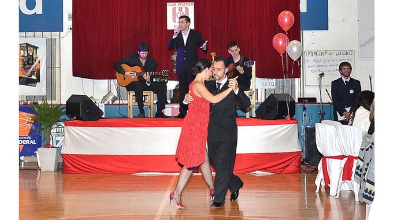 TANGO. La fiesta tuvo un show con música y baile..