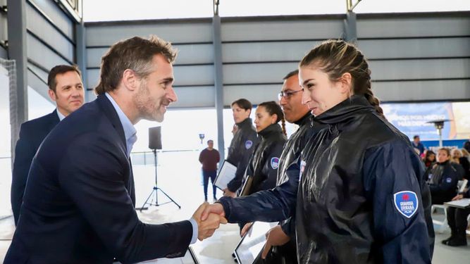 SALUDO. Achával les dio la bienvenida a los nuevos agentes. &nbsp;