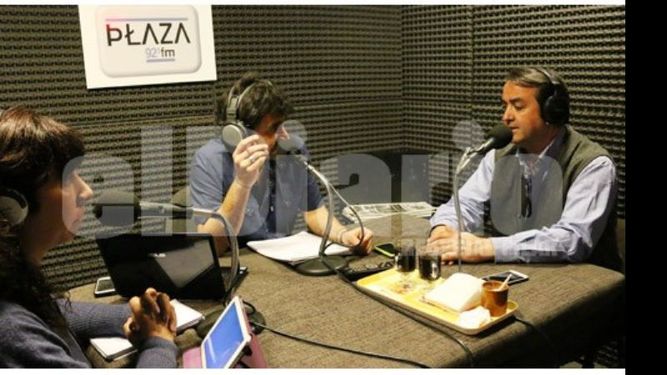 (Alejandro Cano). AL AIRE. Uriburu dialogó ayer con los periodistas Mariela Reynoso y Sergio Abrate. También contestó preguntas de los oyentes..