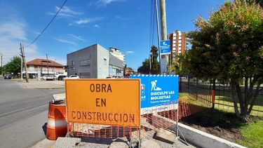 EN OBRA. La renovación de veredas comenzó en Vuelta de Obligado, frente al corredor aeróbico.