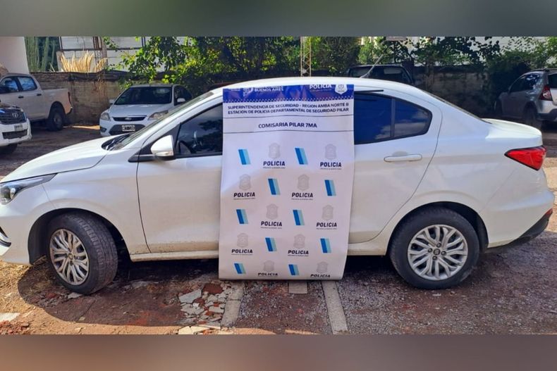 El auto en el que se movilizaban los delincuentes.