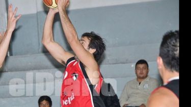 Con 10 puntos consecutivos de Hasenauer liquidó el juego en el último cuarto..