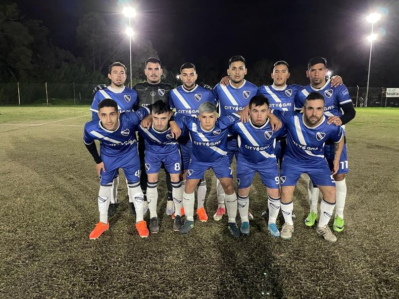 EQUIPO. El once inicial de Unión de Del Viso que se ilusiona con la permanencia.