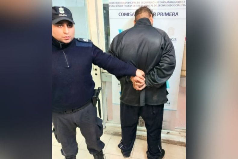 El detenido amenazó a los efectivos policiales con un cuchillo antes de ser reducido.&nbsp;