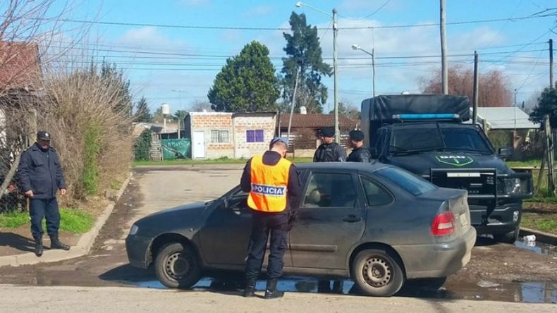 CONTROL. En Villa Rosa la policía comenzó ayer operativos itinerantes..