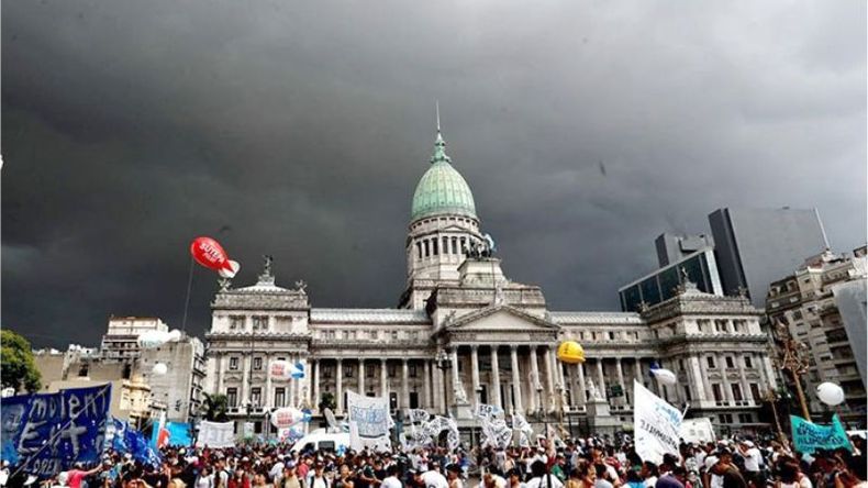 RECLAMO. El Congreso fue la primera parada de la marcha de los trabajadores..