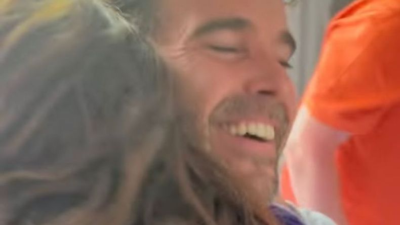 Nicolás Cabré celebró a pura emoción el triunfo de la selección junto a Rufina, su hija junto a la China Suárez..