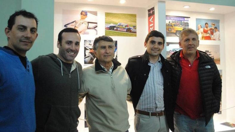 Emanuel Fauda, Marcelo Marchesse, Oscar Juszczyszyn, Martín Vázquez y Roberto Videle, anoche durante el brindis de camaraderia..