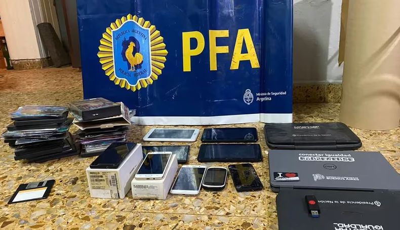 En los allanamientos se secuestraron gran material de dispositivos.