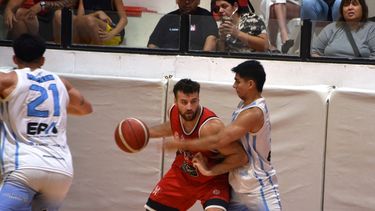 Franco Petruzzi fue una de las figuras de Atlético Pilar ante HIspano.