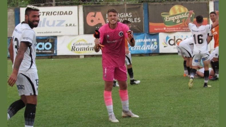 VICTORIA. Sultani con puños apretados y Maraia sonriendo, felices tras ganar en Merlo. (Foto Prensa Real Pilar).